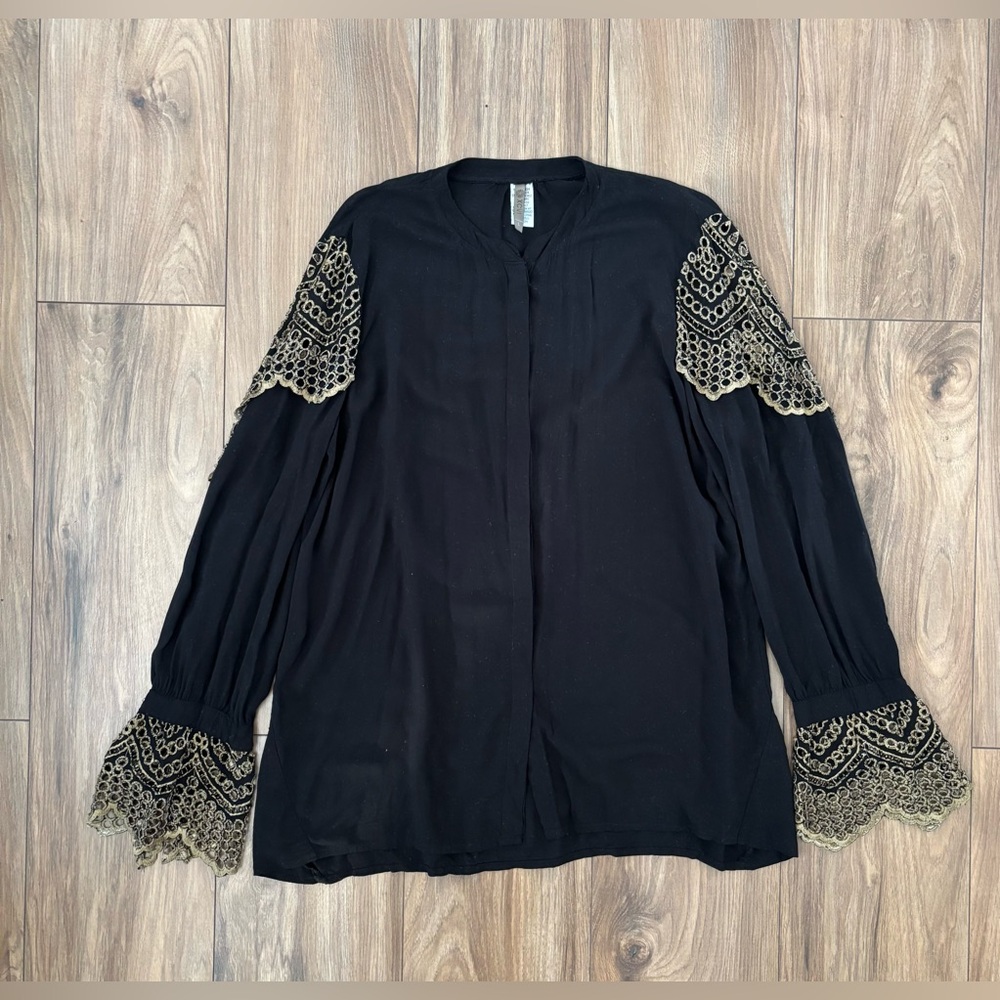 XCVI Eyelet Embroidered Black Longsleeve Bell
Sleeve Shirt Size Large